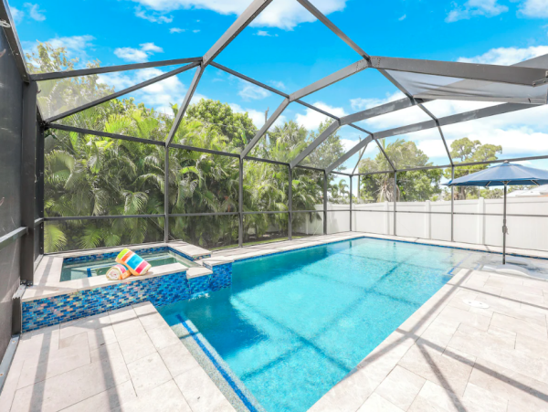 Lovely Naples Pool Home Walk Vanderbilt Beach